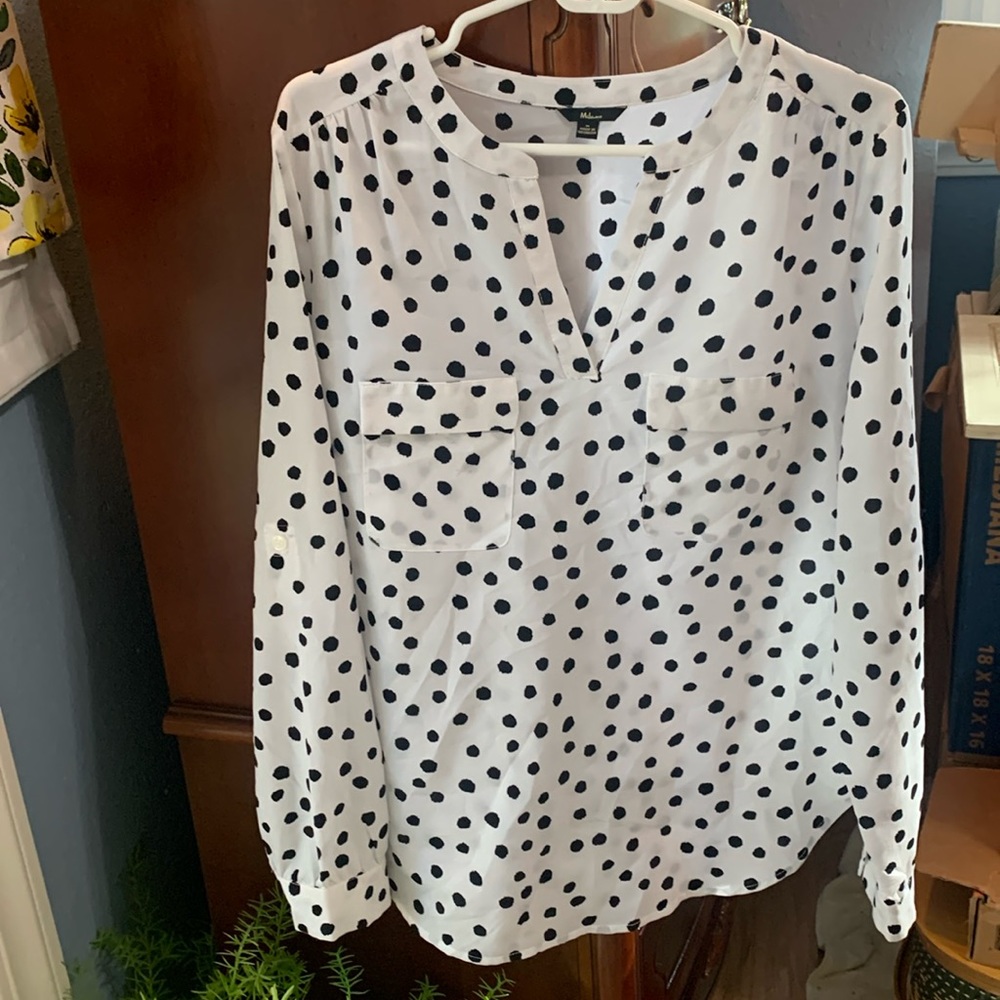 Polka dot shirt. Size M